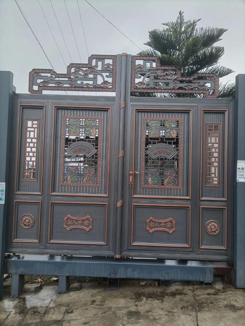 庭院围墙大门效果图赏析 铝艺庭院门的施工现场与实景魅力